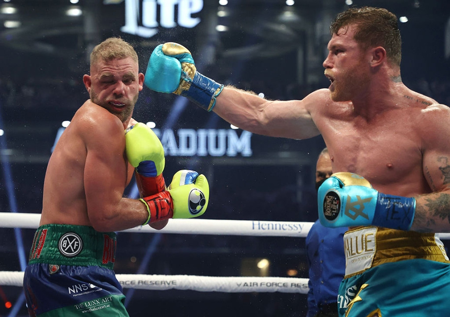 Canelo Alvarez knockout kĩ thuật Billy Joe Saunders bằng cú móc rách mắt 