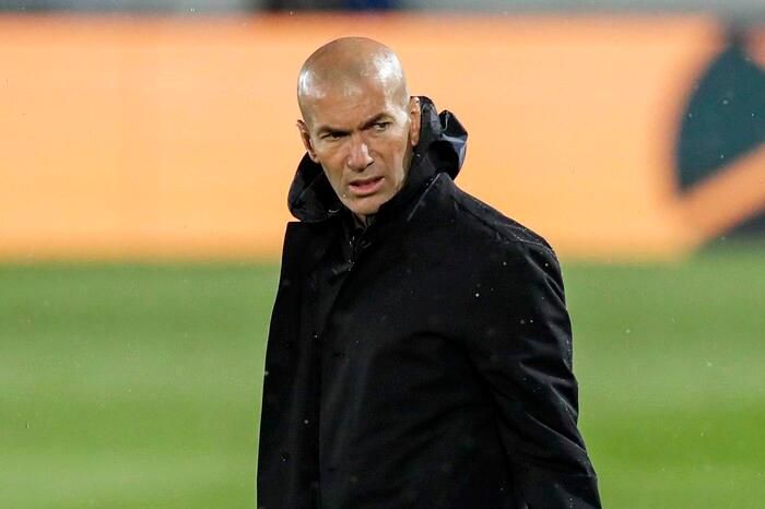 Real Madrid sẽ sa thải Zidane sau khi mất chức vô địch La Liga?