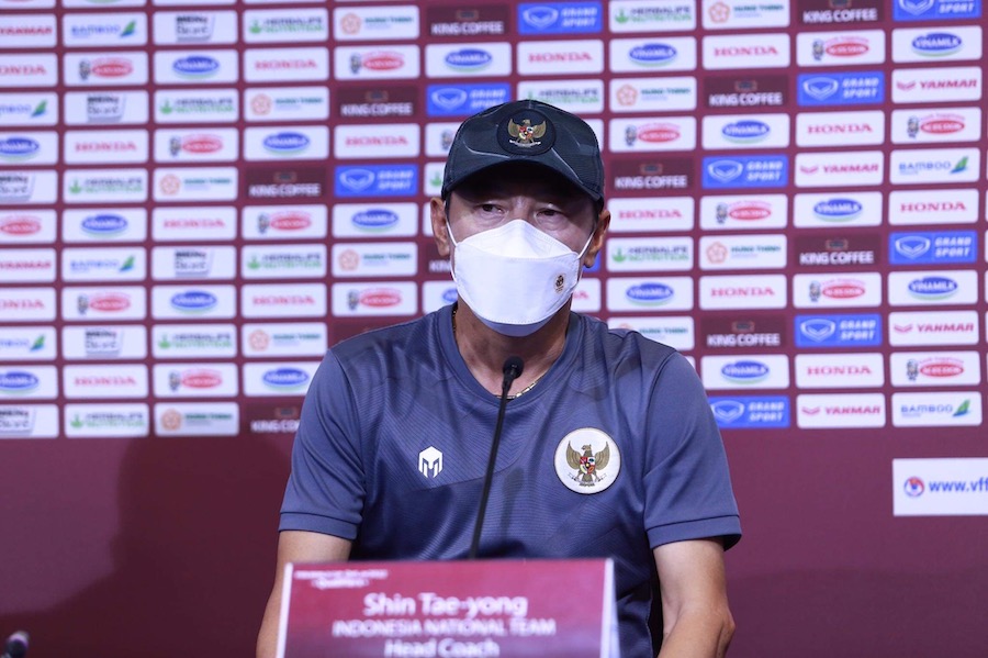 Khí thế hừng hực, HLV Shin Tae Yong dè chừng tuyển Việt Nam