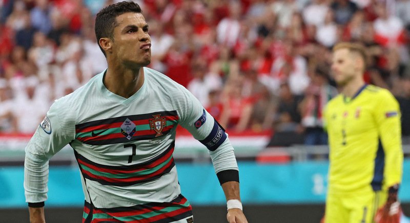 Ở tuổi 36, Ronaldo vẫn đang khiến thế giới bóng đá phải thán phục!