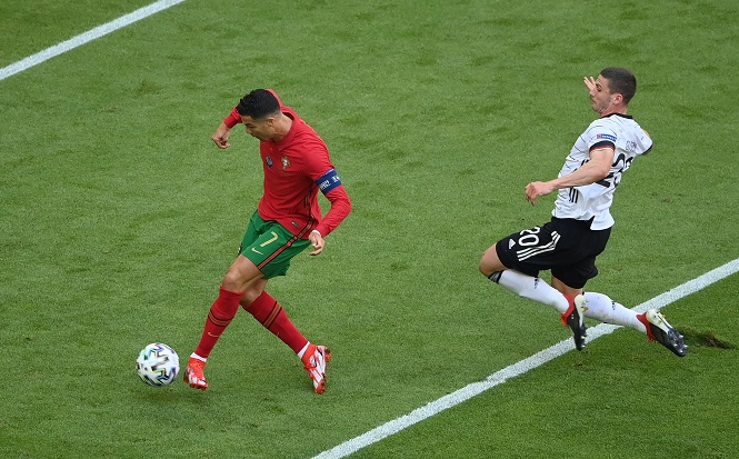 Ronaldo ghi bàn với lưới Đức với tốc độ như tuổi đôi mươi