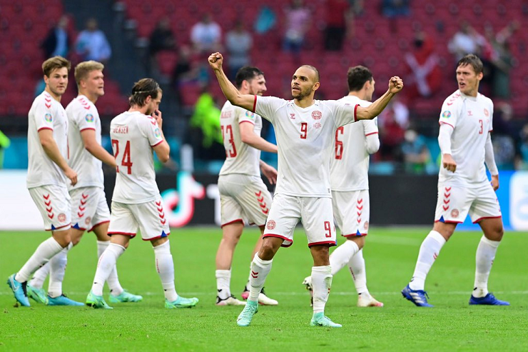 Đan Mạch vào tứ kết EURO 2021 với số bàn thắng kỷ lục