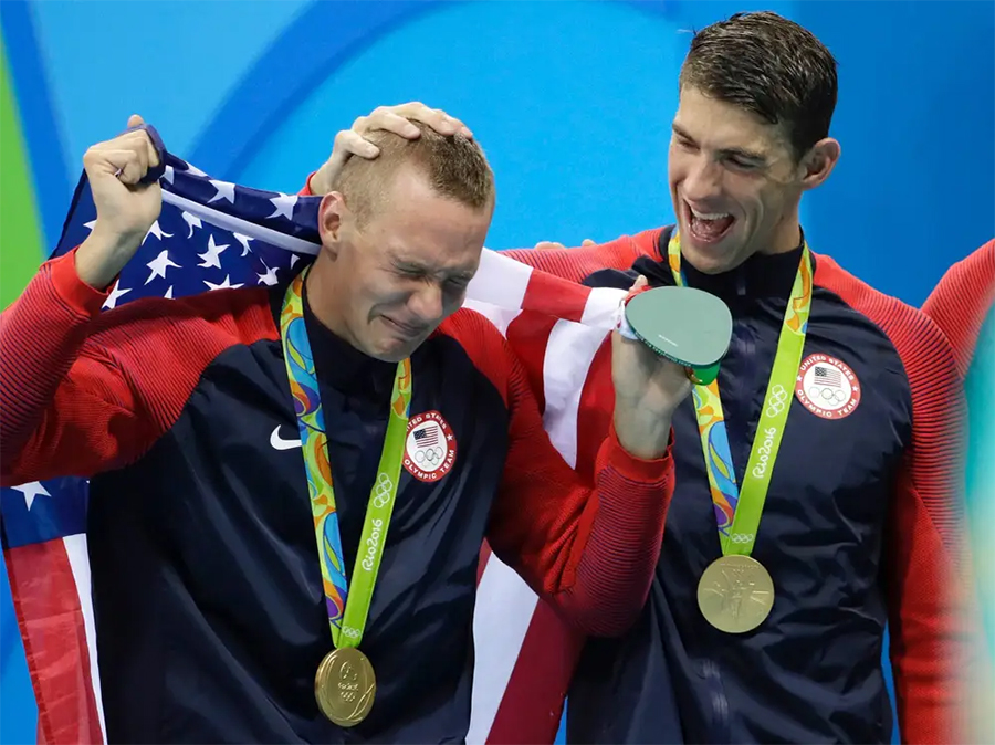 Caeleb Dressel san bằng kỷ lục huy chương ở một kỳ Olympic với Michael Phelps