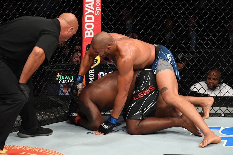 Kết quả UFC 265: Ciryl Gane knockout Derrick Lewis hoàn hảo