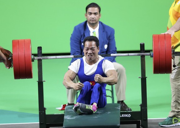 Lực sĩ Lê Văn Công đã giành tấm HCV lịch sử ở Paralympic 2016 như thế nào?