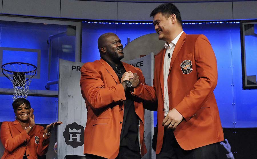 Shaquille O'Neal gửi lời xin lỗi Yao Ming vì... sợ bố!