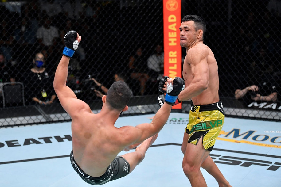 UFC Fight Night 193: Douglas Silva de Andrade knockout đối thủ bay khỏi mặt sàn