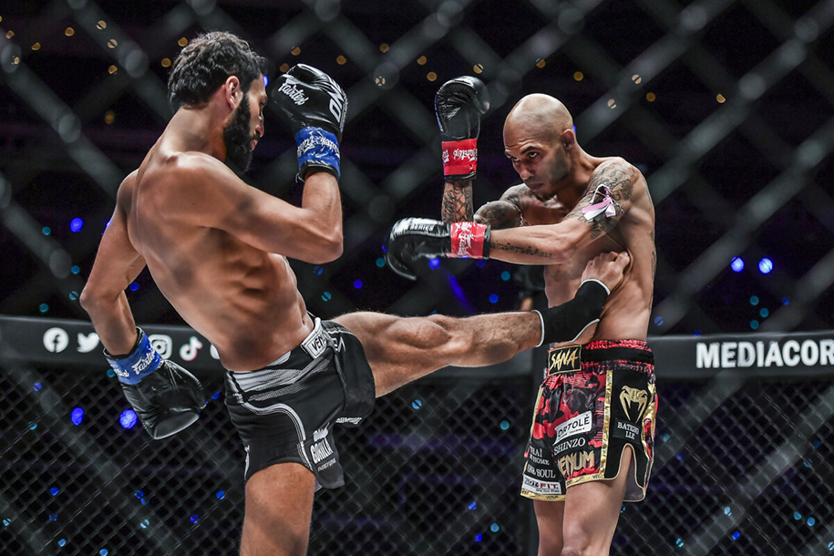 Những pha knockout ấn tượng mở màn tứ kết ONE Kickboxing Featherweight Grand Prix