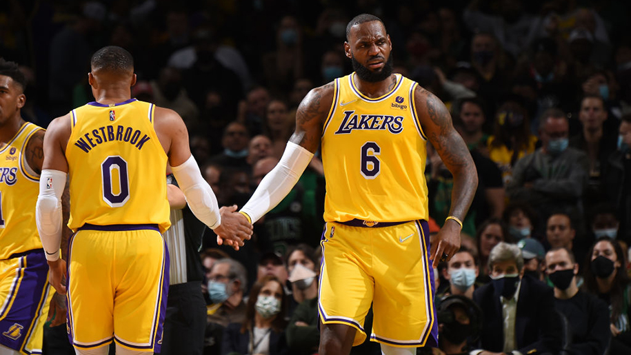 Bị bào sức đến 3 hiệp phụ, LeBron James và Lakers gục ngã trước Sacramento Kings