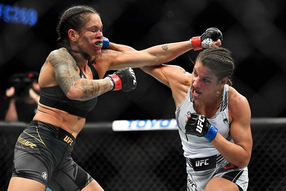 UFC 269: Julianna Pena kết liễu Amanda Nunes, cướp đai với màn lật kèo kinh điển 