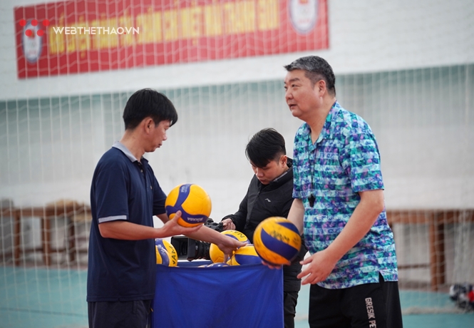 HLV Li Huan Ning tái xuất cùng mục tiêu giành Vàng SEA Games 31 cùng ĐT Việt Nam