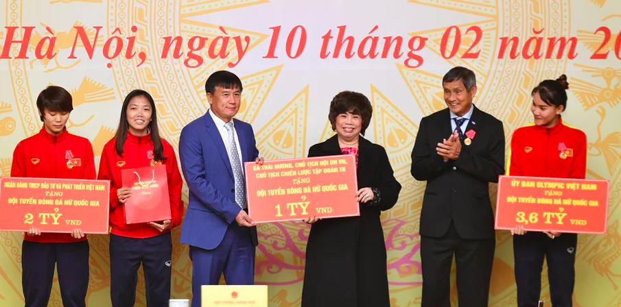 HLV Mai Đức Chung và các tuyển thủ nữ Việt Nam nộp thuế như thế nào?