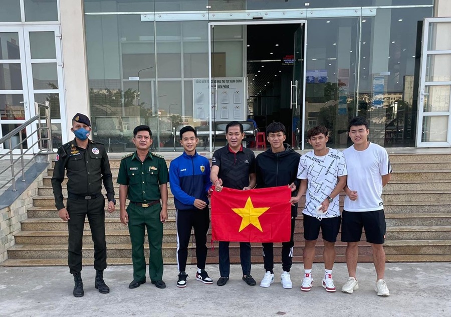 U23 Việt Nam được chi viện thêm 4 cầu thủ, đi bằng đường bộ sang Campuchia