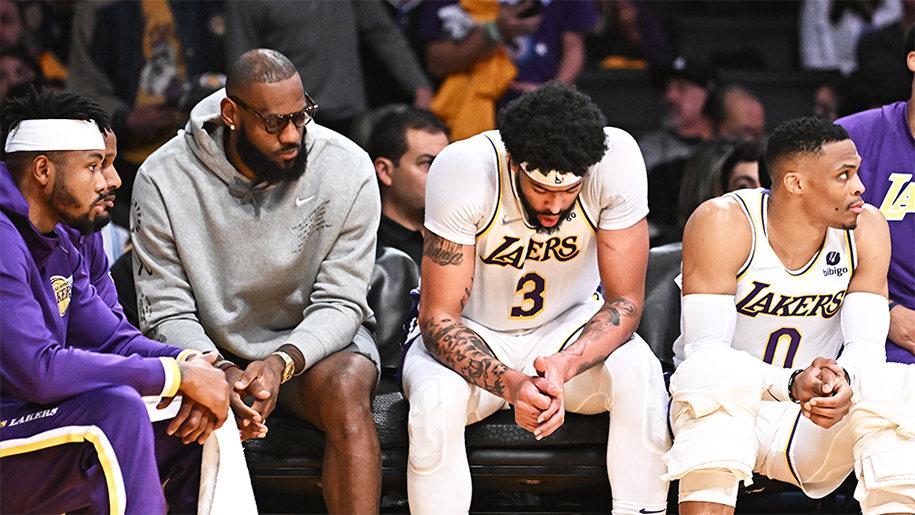 Gục ngã trước Phoenix Suns, Los Angeles Lakers chính thức 