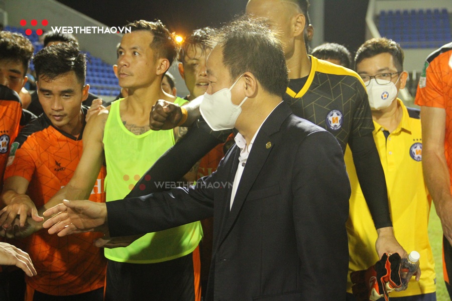 Bầu Hiển thưởng nóng SHB Đà Nẵng 200 triệu đồng sau trận thua Hà Nội FC