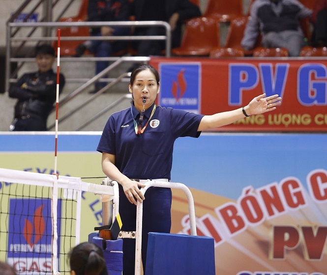 Trọng tài bóng chuyền Nguyễn Thị Thanh Hoa được lựa chọn tuyên thệ ở Lễ khai mạc SEA Games 31