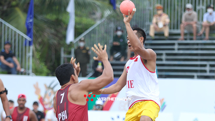 Thắng nghẹt thở Philippines, bóng ném bãi biển nam sớm bảo vệ thành công tấm HCV SEA Games 31