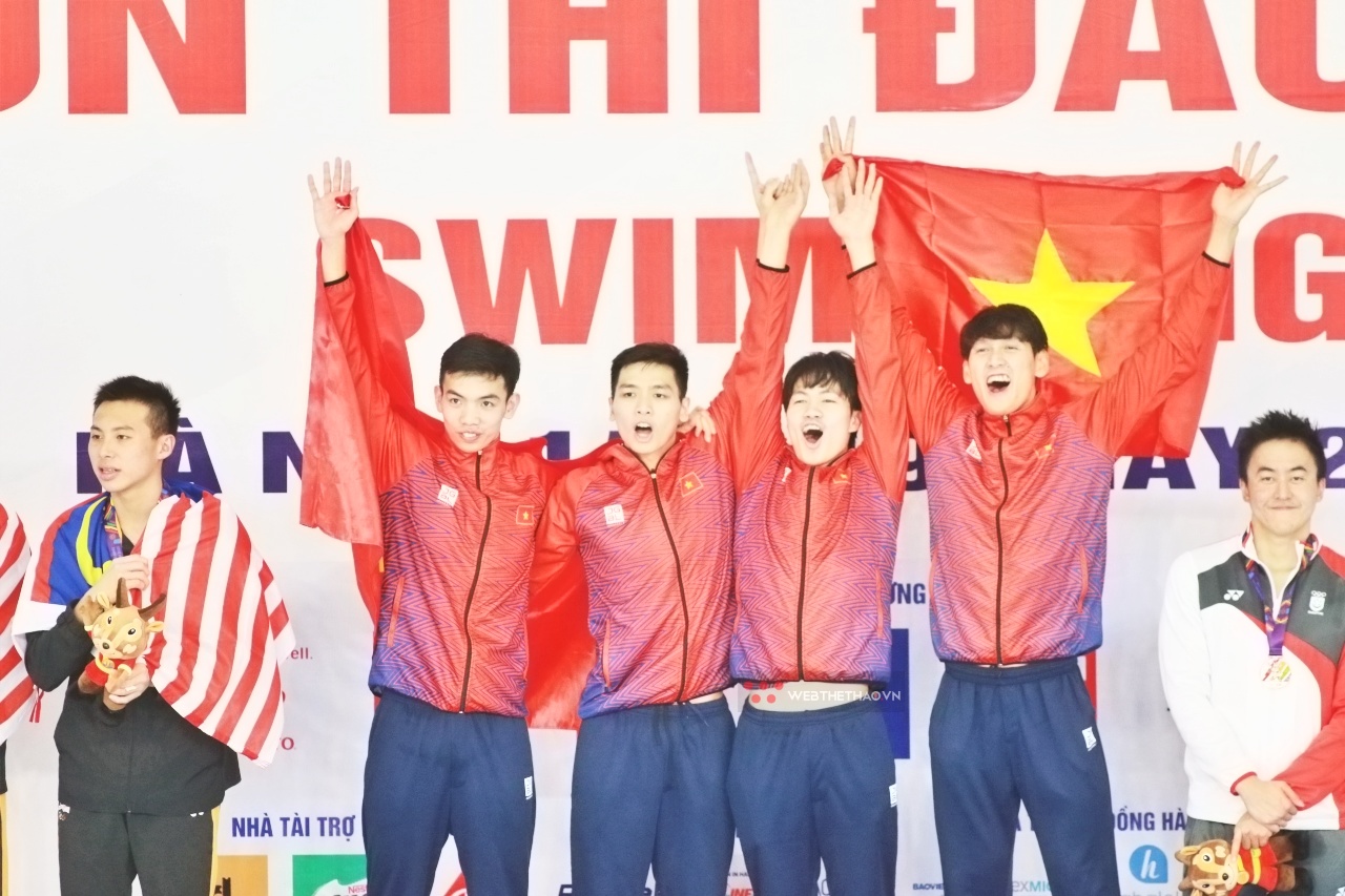 Đánh bại Singapore của Schooling và phá kỷ lục SEA Games, đội bơi nam Việt Nam bùng nổ trên đường đua xanh