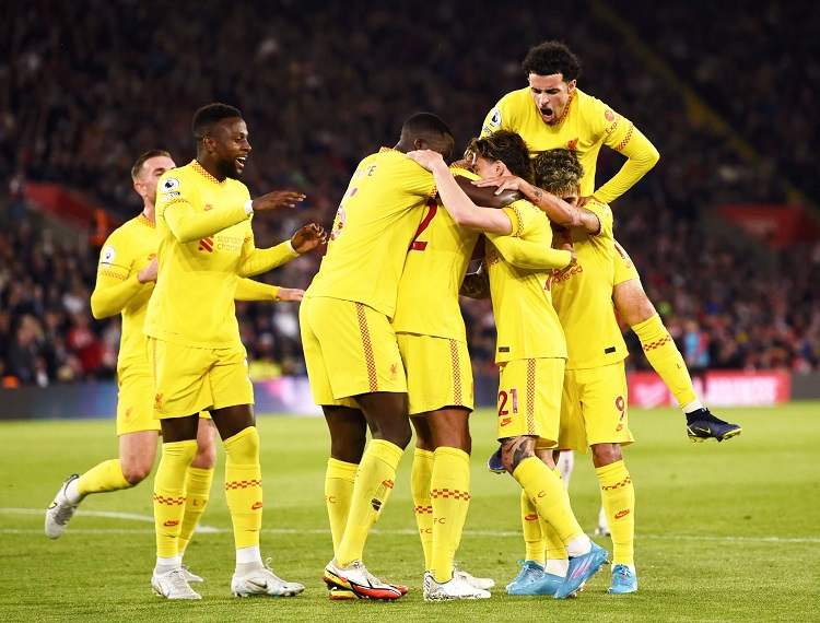Liverpool tạo nên cuộc đua kịch tính nhờ “thần tài” Matip