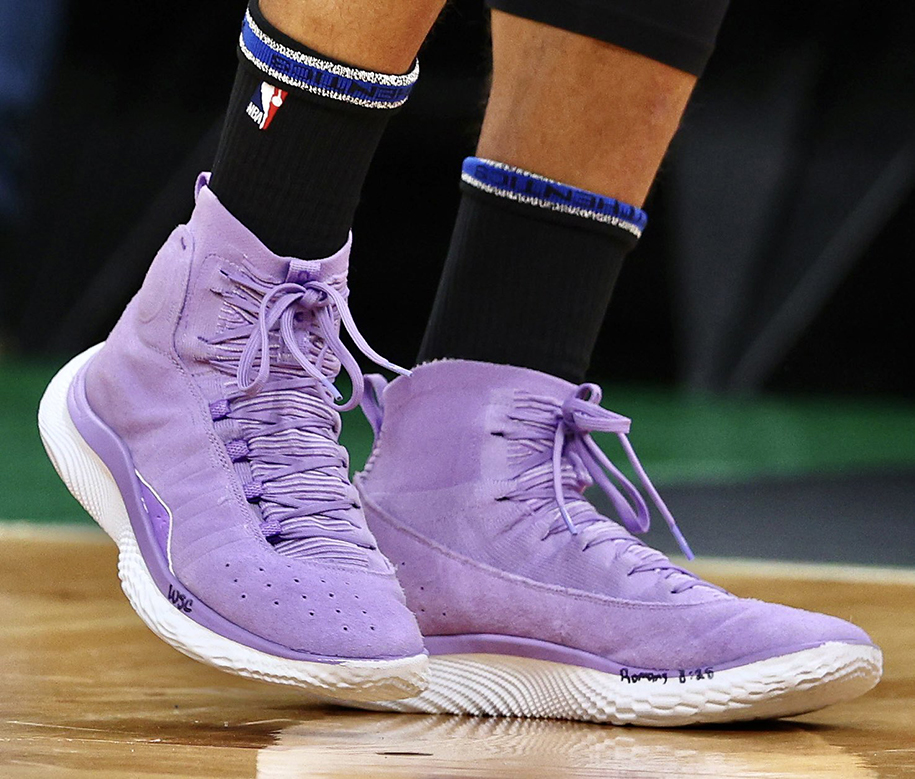Thú vị đôi giày “phong thủy" của Stephen Curry tại Playoffs và NBA Finals  2022