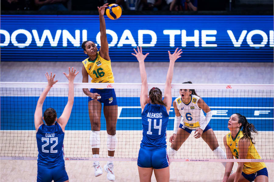 Đinh ba tỏa sáng đưa bóng chuyền nữ Brazil lần thứ 3 liên tiếp vào chung kết VNL