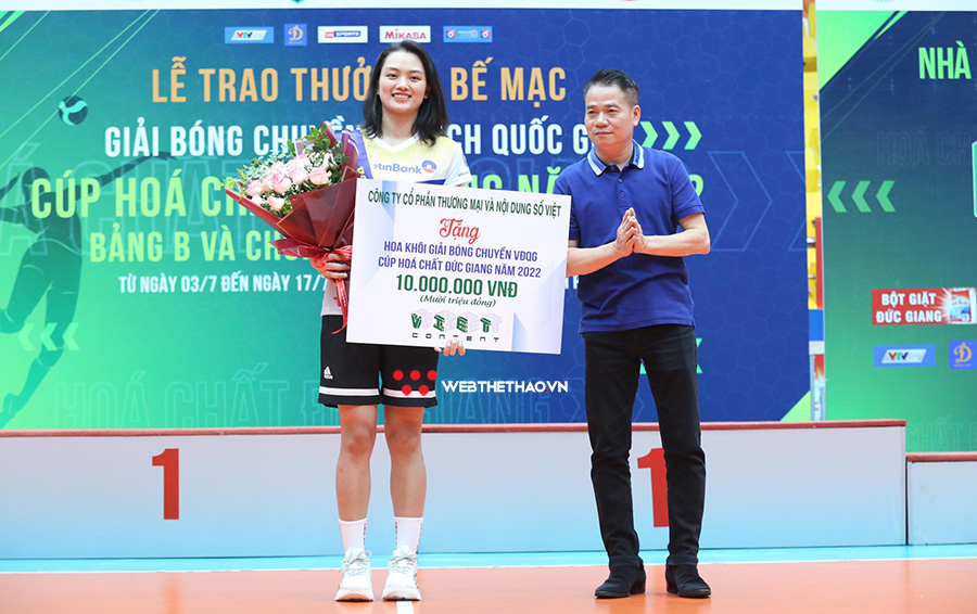 Hot girl Thu Hoài giành giải Hoa khôi giải bóng chuyền VĐQG 2022