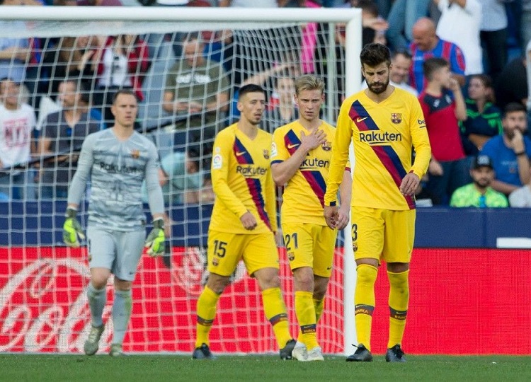 De Jong liên quan đến khoản phụ trội hơn 300 triệu euro của Barca