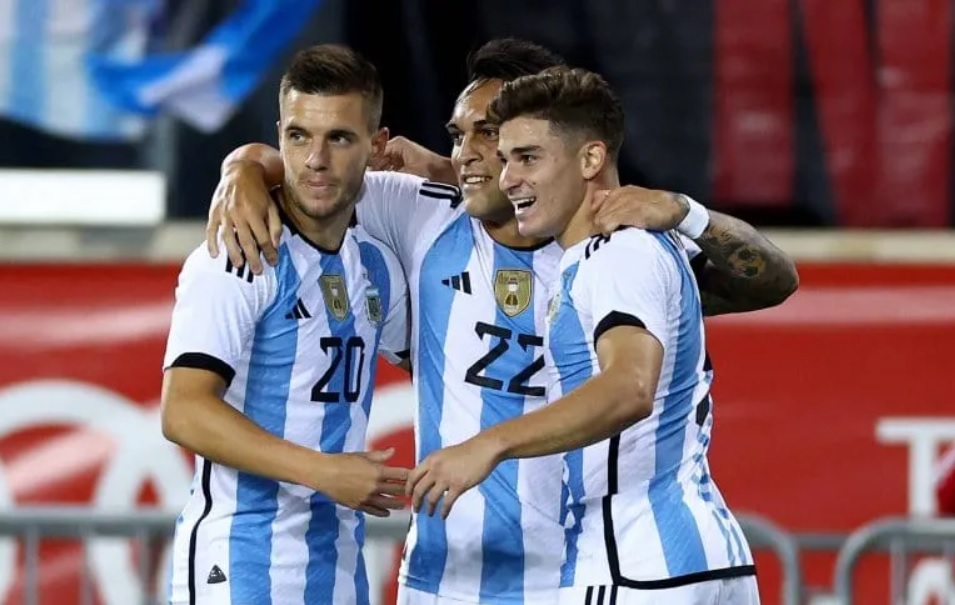 Tuyển Argentina kéo dài chuỗi bất bại và áp sát kỷ lục của Italia