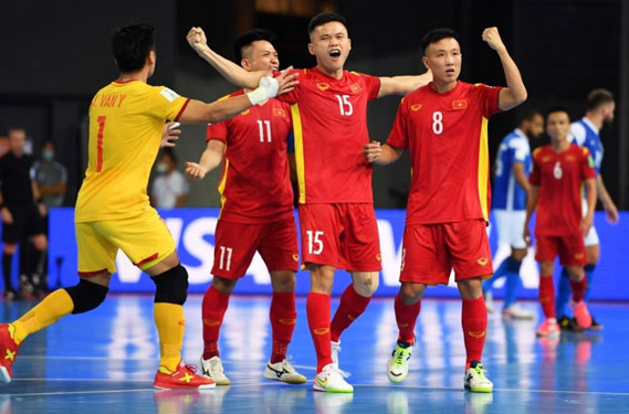 Thắng dễ Hàn Quốc, đội tuyển futsal Việt Nam vươn lên dẫn đầu bảng D