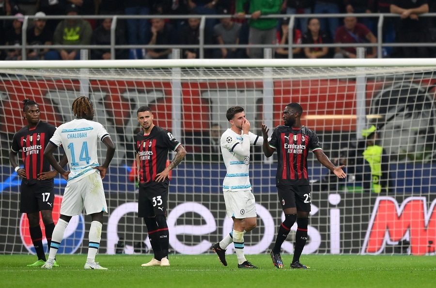 Vì sao AC Milan nổi giận về thẻ đỏ và phạt đền ở trận thua Chelsea?