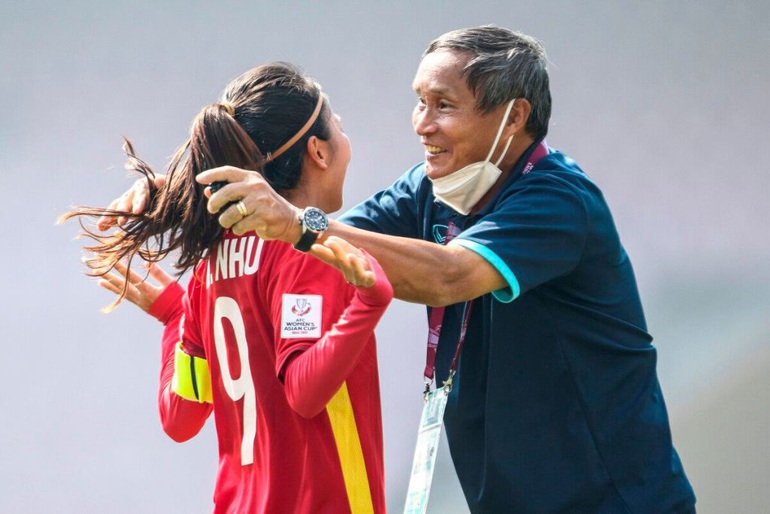 HLV Mai Đức Chung: “Ông già gân” cùng tuyển nữ Việt Nam hiên ngang đến World Cup 2023