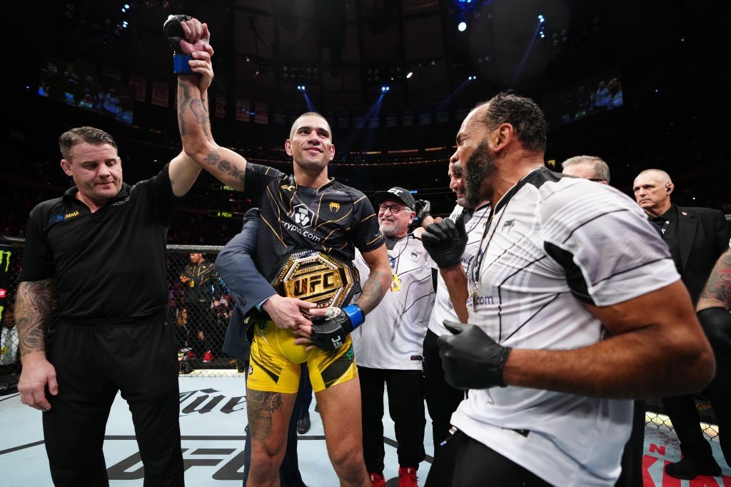 Highlight UFC 281: Alex Pereira gieo sầu, Weili Zhang trở lại ngôi vương ngoạn mục