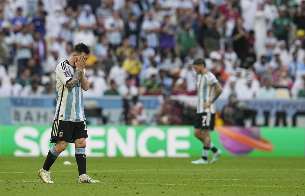 Argentina thua sốc và không thể san bằng kỷ lục bất bại 