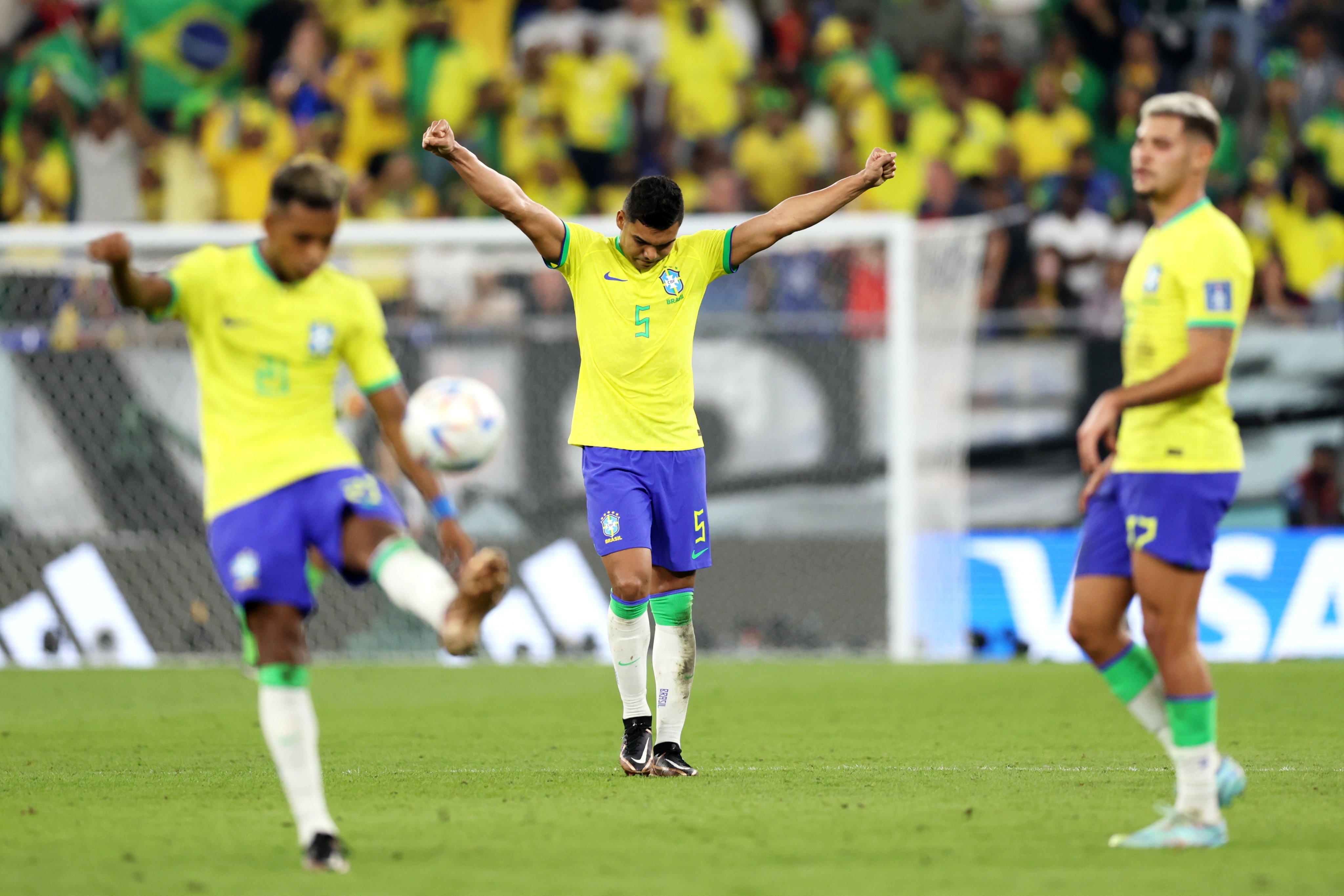 Báo quốc tế nói về chiến thắng của Brazil và người hùng Casemiro