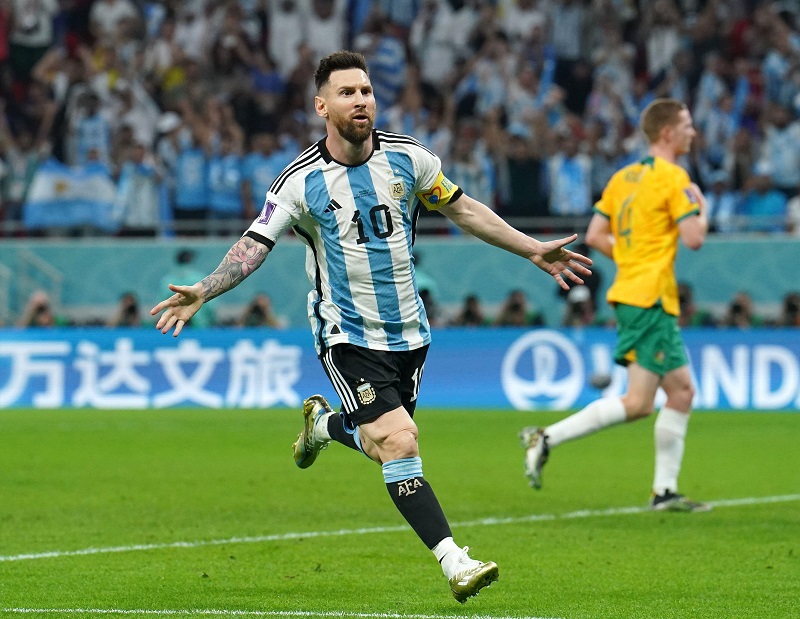Messi vượt qua Maradona, áp sát kỷ lục của Batistuta ở World Cup