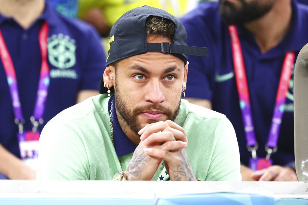Bác sĩ tuyển Brazil thông báo về Neymar trước vòng 1/8 World Cup
