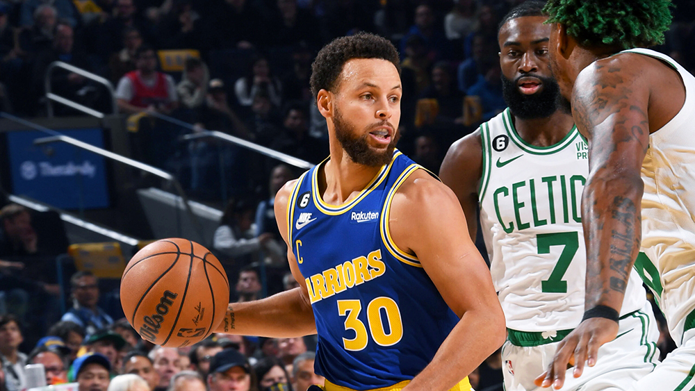 Stephen Curry cùng Klay Thompson lên tiếng, Warriors vượt qua đội đầu bảng Boston Celtics