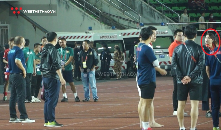 HLV Park Hang Seo tranh cãi với thành viên BTC sau trận thắng Lào