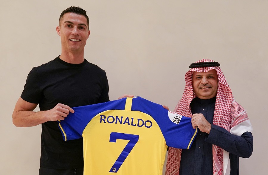Ronaldo chính thức đến Al Nassr với mức lương cao nhất thế giới