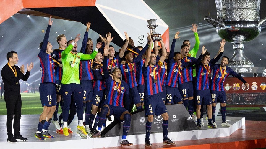Đoạt Siêu cúp, một nửa đội hình Barca giành danh hiệu đầu tiên