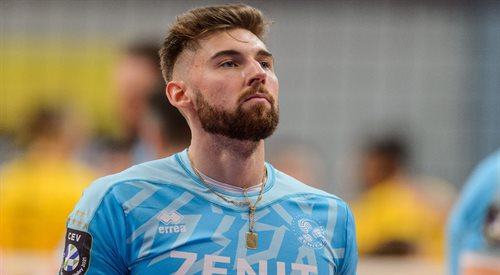 Ngôi sao bóng chuyền Ba Lan Bartosz Bednorz trở lại quê nhà
