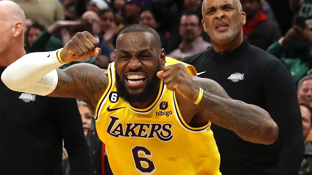 Dàn sao Lakers lắc đầu thất vọng vì trọng tài: “Chúng tôi đã bị cướp một chiến thắng