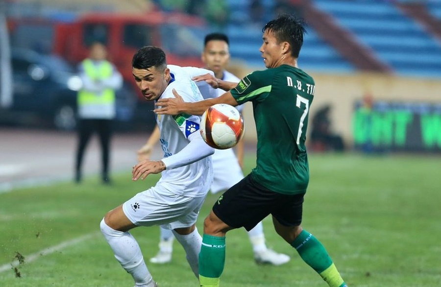 Nam Định FC thắng kịch tính TP. HCM nhờ bàn thắng phút 90+6