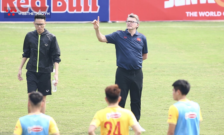 HLV Philippe Troussier bất ngờ thay đổi kế hoạch tập luyện của U23 Việt Nam