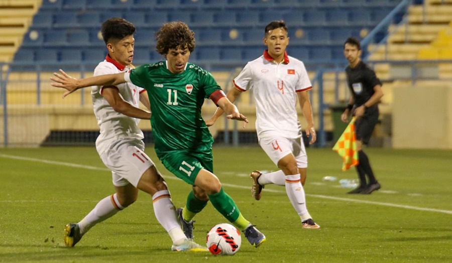 Nhận 2 thẻ đỏ, U23 Việt Nam thảm bại trước U23 Iraq, HLV Troussier ra mắt buồn