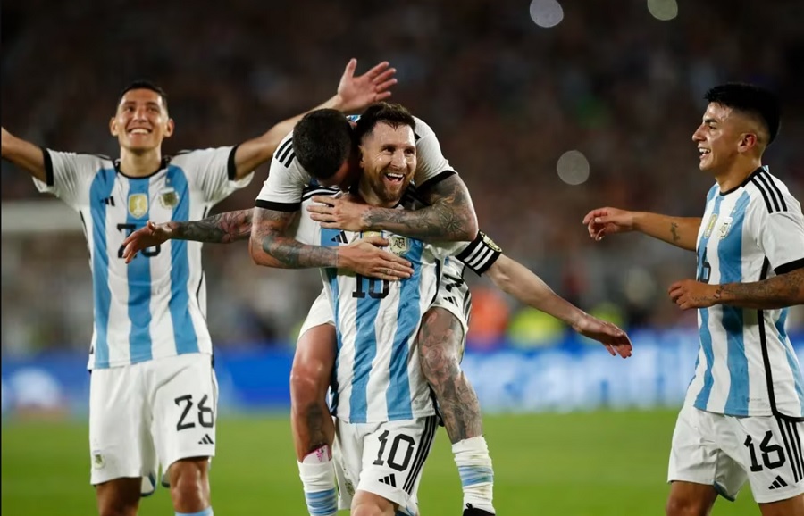 Argentina soán ngôi Brazil và trở thành tân vương trên bảng xếp hạng FIFA