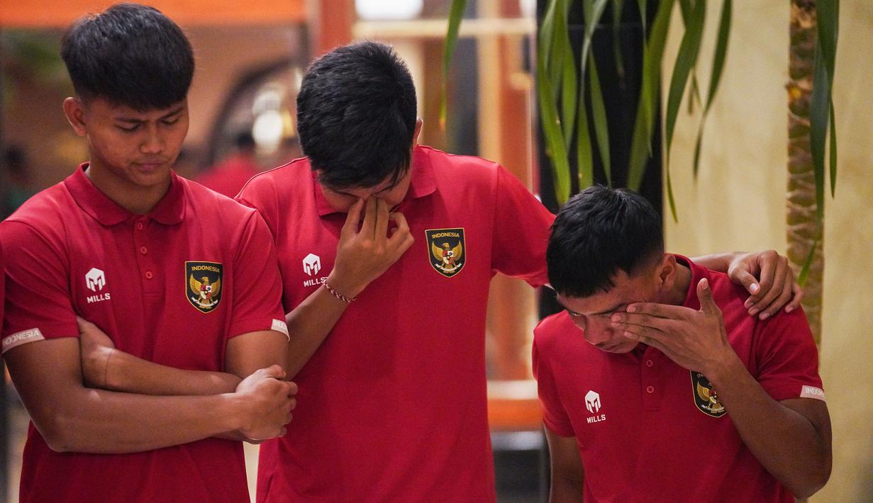 Cầu thủ U20 Indonesia khóc nức nở khi bị loại ở U20 World Cup 2023