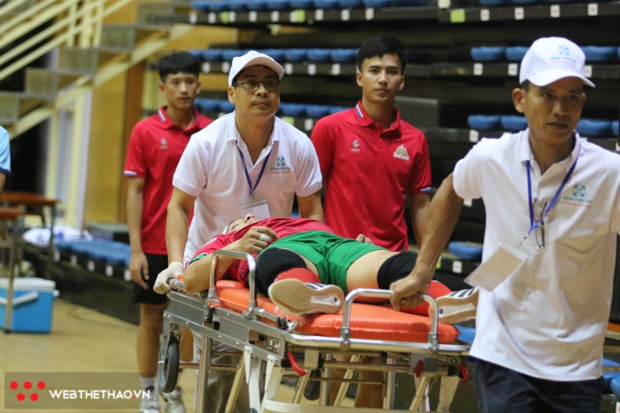 Thủ môn Cao Bằng chấn thương nặng ở vùng đầu tại giải futsal VĐQG 2023