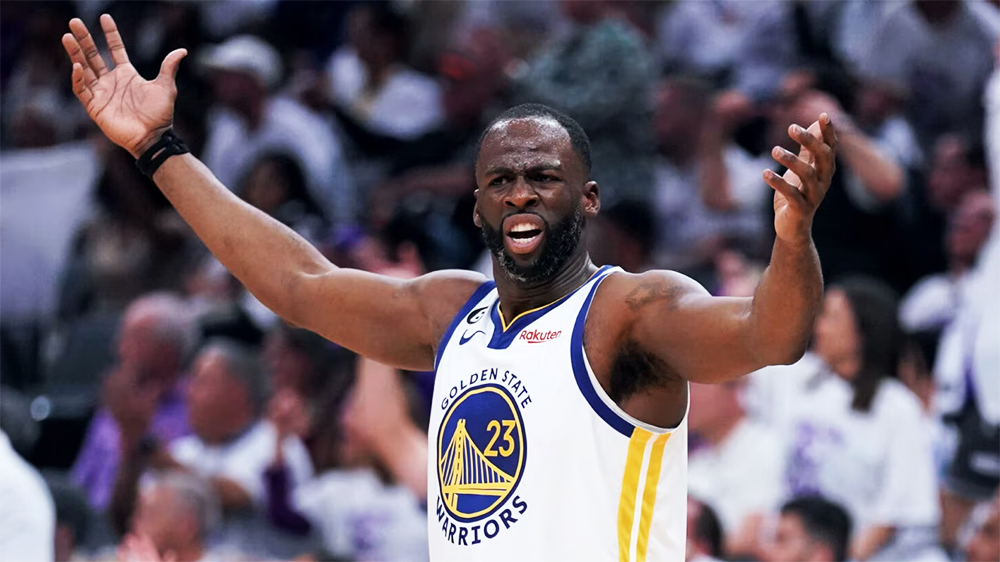 Giẫm lên ngực đối phương, Draymond Green bị NBA treo giò vì hành vi phi thể thao