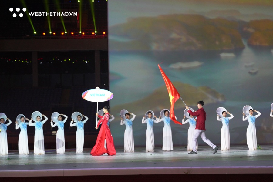 Siêu kình ngư Huy Hoàng được chọn cầm cờ ở khai mạc SEA Games 32